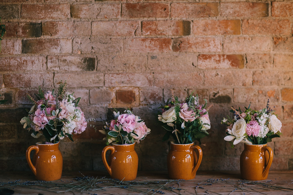 sarah willard, shustoke barns, warwickshire weddings, summer barn wedding