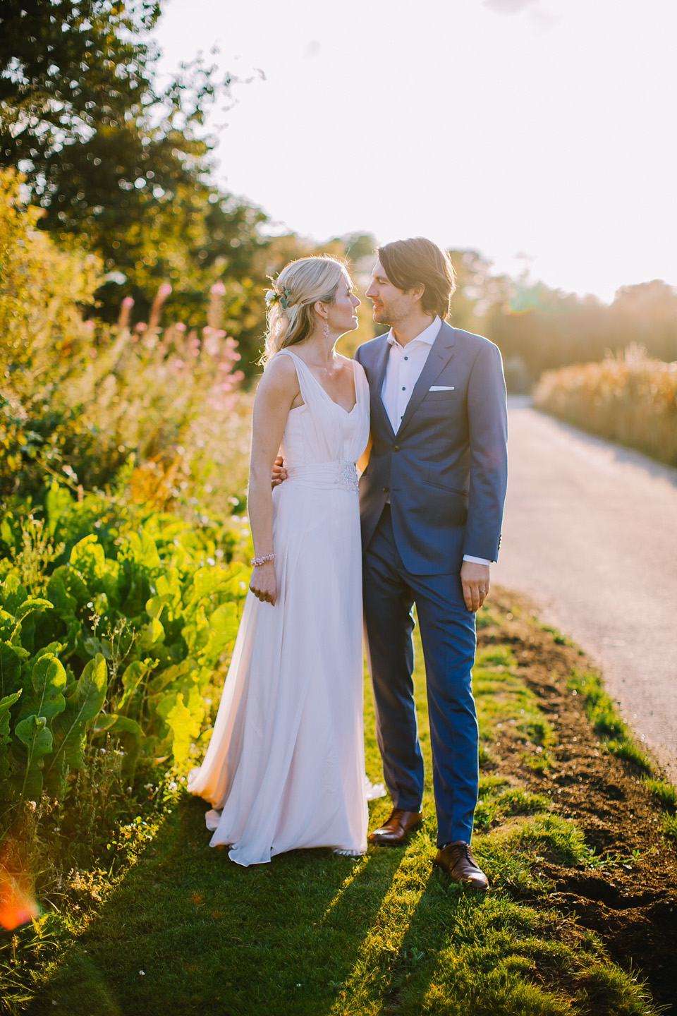 sarah willard, shustoke barns, warwickshire weddings, summer barn wedding