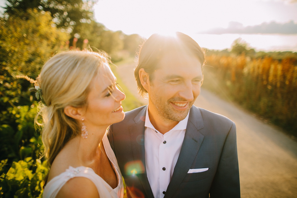 sarah willard, shustoke barns, warwickshire weddings, summer barn wedding