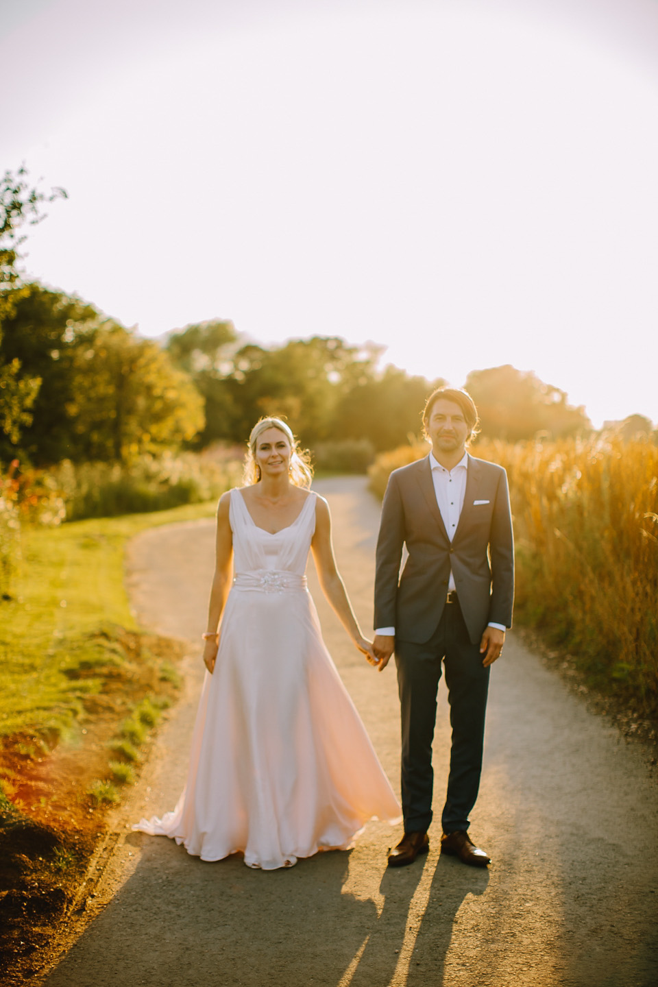 sarah willard, shustoke barns, warwickshire weddings, summer barn wedding