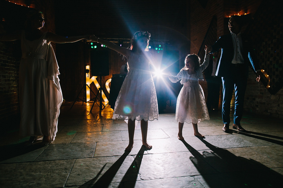 sarah willard, shustoke barns, warwickshire weddings, summer barn wedding