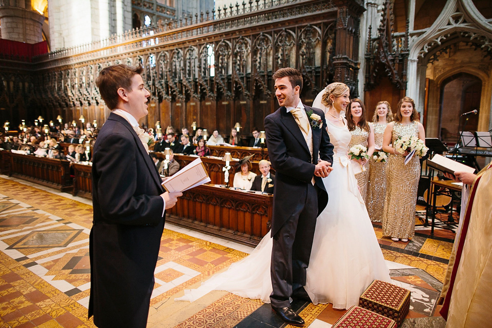 A bride wearing Alan Hannah for her Glouceste Cathedral winter wedding. Photography by Ruth Atkinson. alan hannah wedding dress, gloucester cathedral wedding, ruth atkinson photogarphy, winter wedding