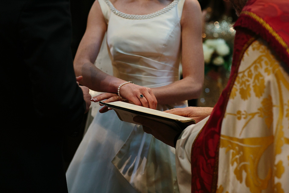 A bride wearing Alan Hannah for her Glouceste Cathedral winter wedding. Photography by Ruth Atkinson. alan hannah wedding dress, gloucester cathedral wedding, ruth atkinson photogarphy, winter wedding