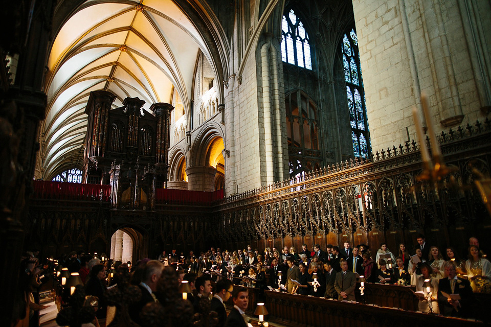 A bride wearing Alan Hannah for her Glouceste Cathedral winter wedding. Photography by Ruth Atkinson. alan hannah wedding dress, gloucester cathedral wedding, ruth atkinson photogarphy, winter wedding