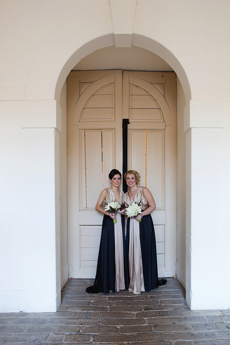 amanda wakeley, Hopetoun House near Edinburgh, nikki leadbetter photography, black and gold wedding