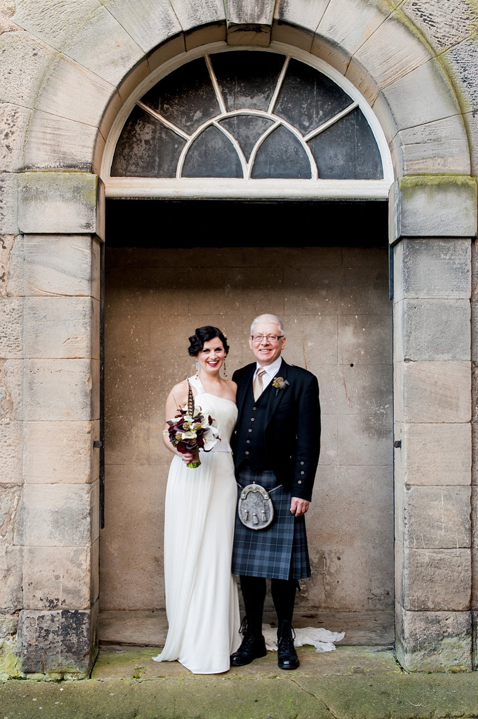 amanda wakeley, Hopetoun House near Edinburgh, nikki leadbetter photography, black and gold wedding