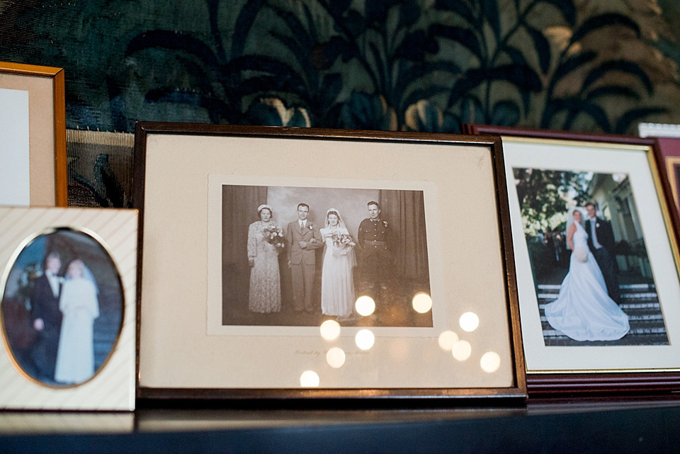 amanda wakeley, Hopetoun House near Edinburgh, nikki leadbetter photography, black and gold wedding
