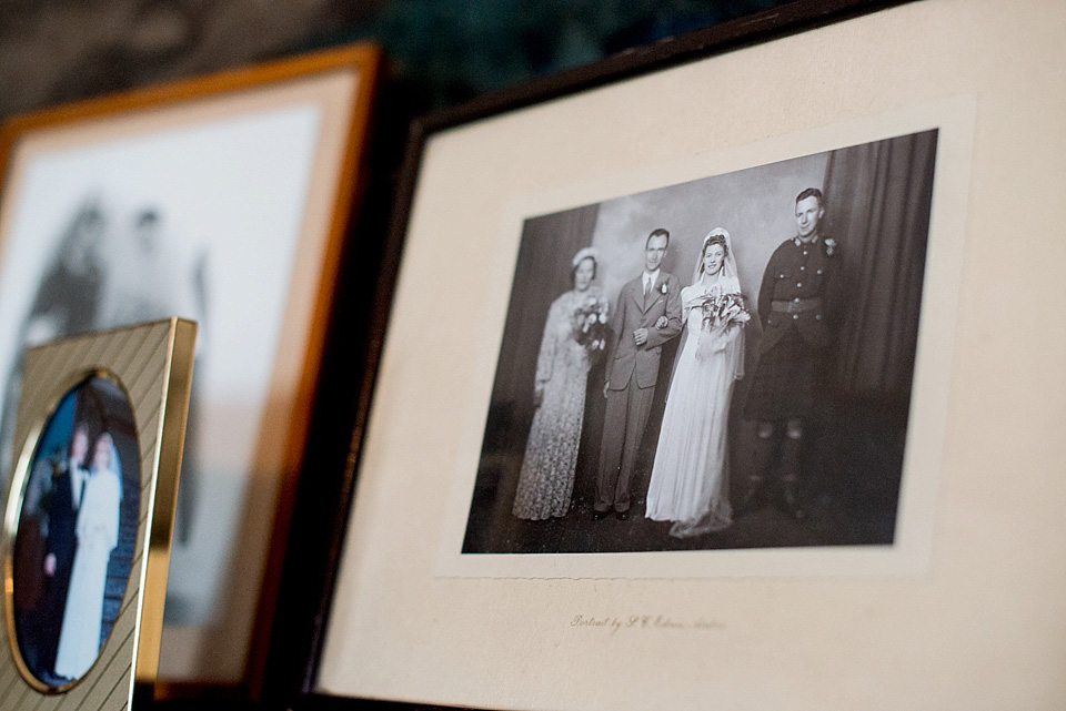 amanda wakeley, Hopetoun House near Edinburgh, nikki leadbetter photography, black and gold wedding