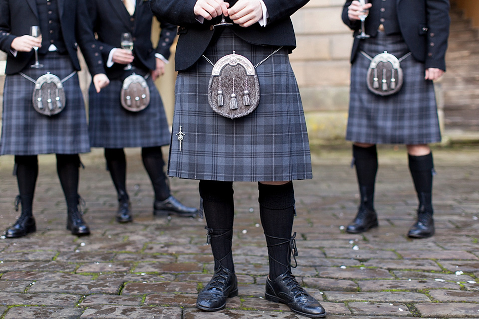 amanda wakeley, Hopetoun House near Edinburgh, nikki leadbetter photography, black and gold wedding