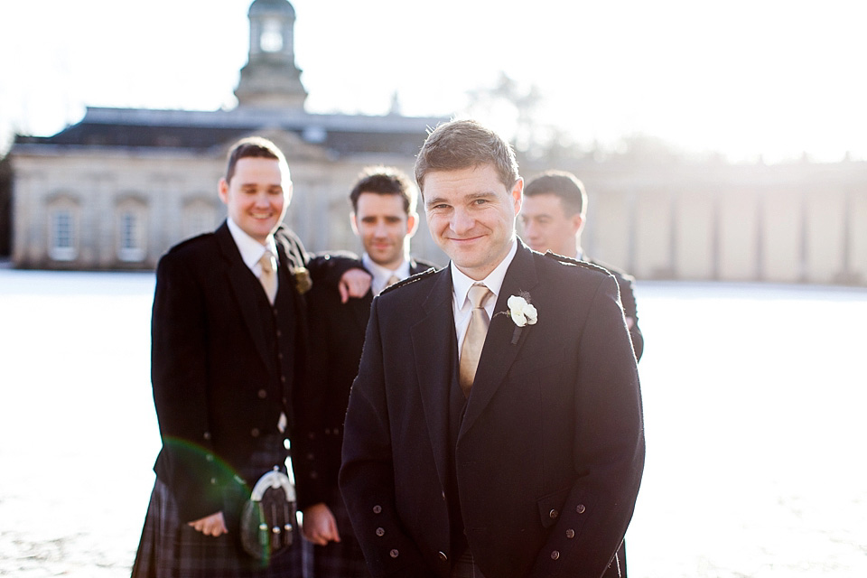 amanda wakeley, Hopetoun House near Edinburgh, nikki leadbetter photography, black and gold wedding