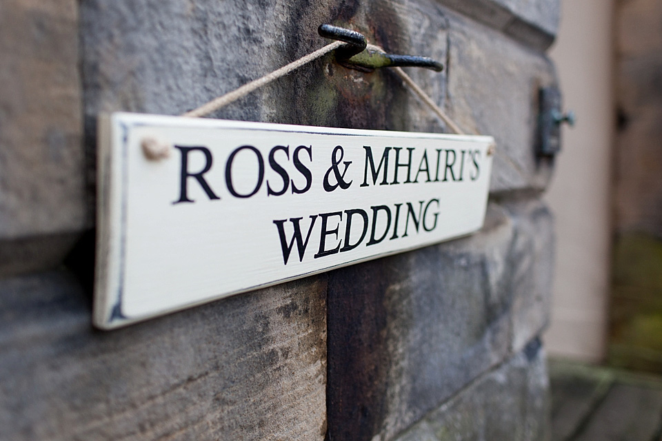 amanda wakeley, Hopetoun House near Edinburgh, nikki leadbetter photography, black and gold wedding