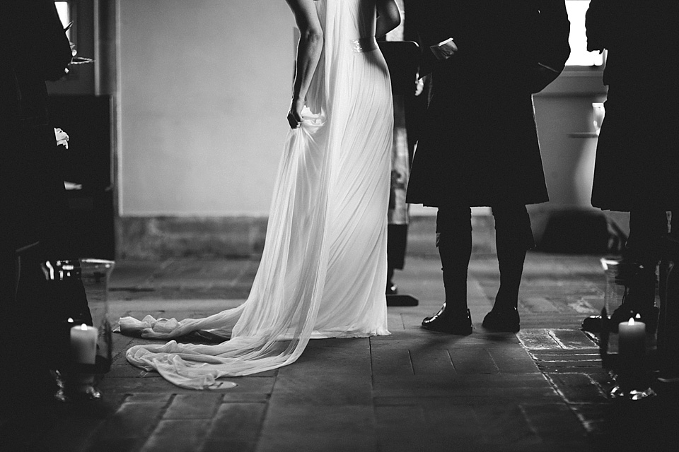 amanda wakeley, Hopetoun House near Edinburgh, nikki leadbetter photography, black and gold wedding