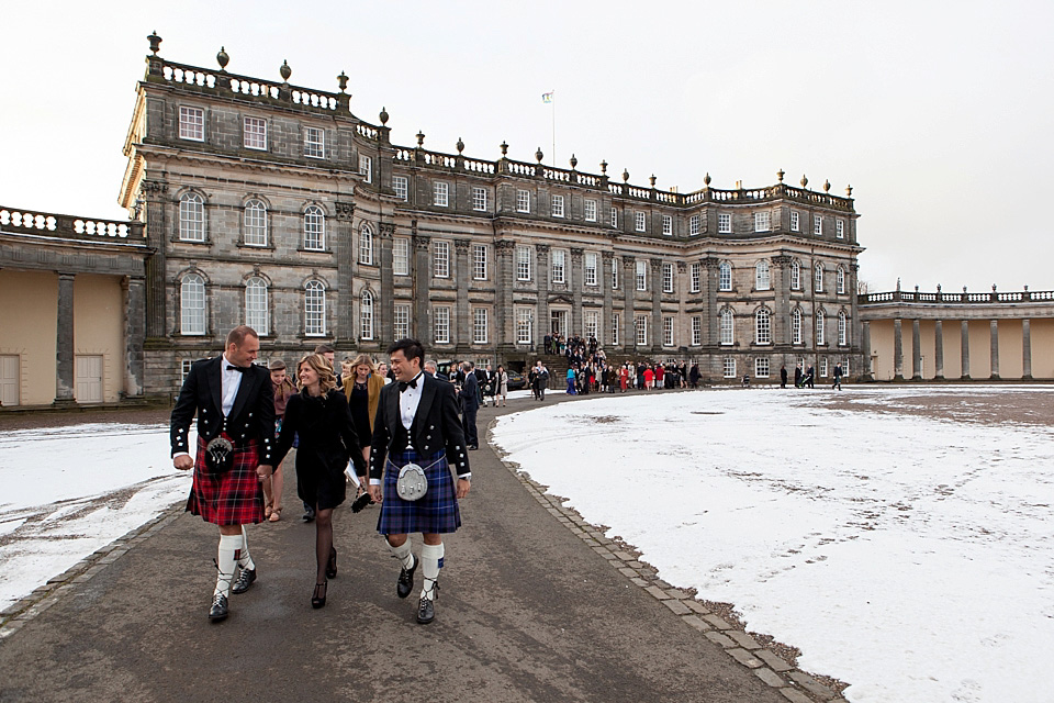 amanda wakeley, Hopetoun House near Edinburgh, nikki leadbetter photography, black and gold wedding