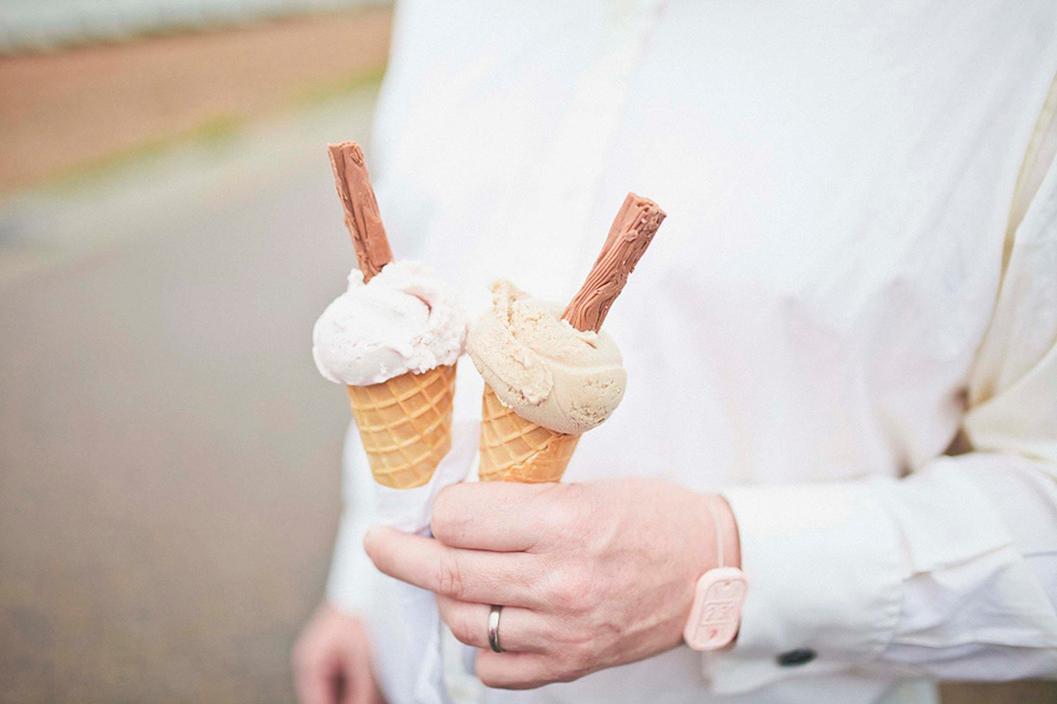 catherine deane wedding dress, whitstable wedding, beach wedding, diy wedding, sarah jane ethan