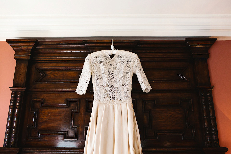 debs ivelja photography, The Old Finsbury Town Hall in Clerkenwell, London, london weddings, 1950s vintage wedding dress