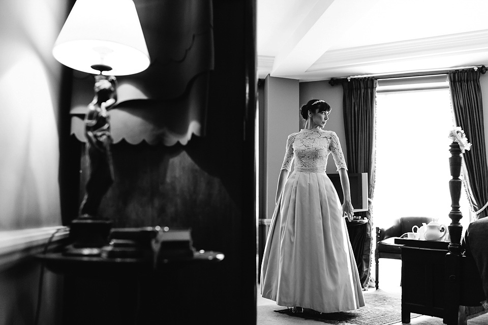 debs ivelja photography, The Old Finsbury Town Hall in Clerkenwell, London, london weddings, 1950s vintage wedding dress