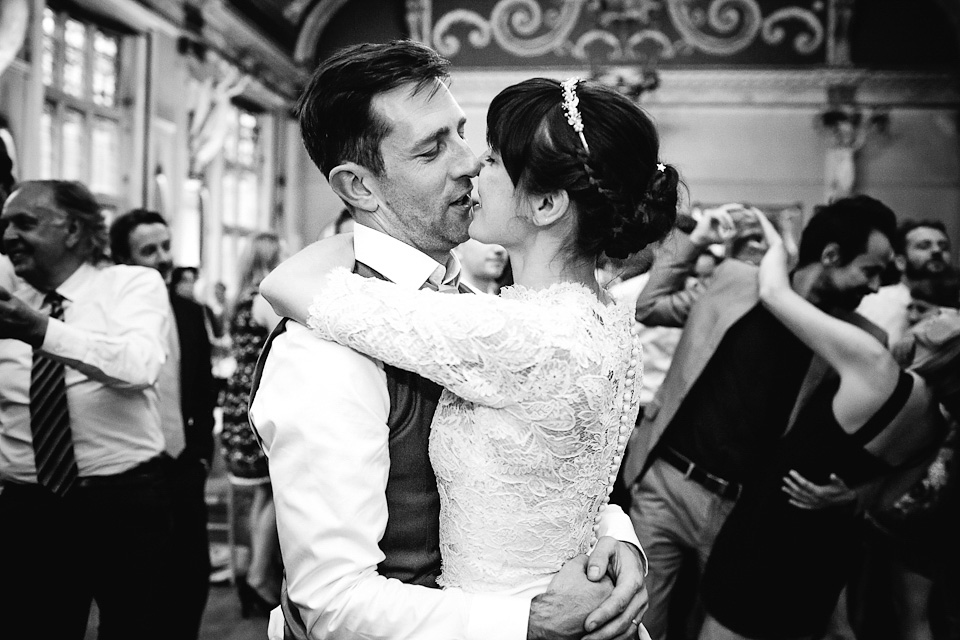 debs ivelja photography, The Old Finsbury Town Hall in Clerkenwell, London, london weddings, 1950s vintage wedding dress