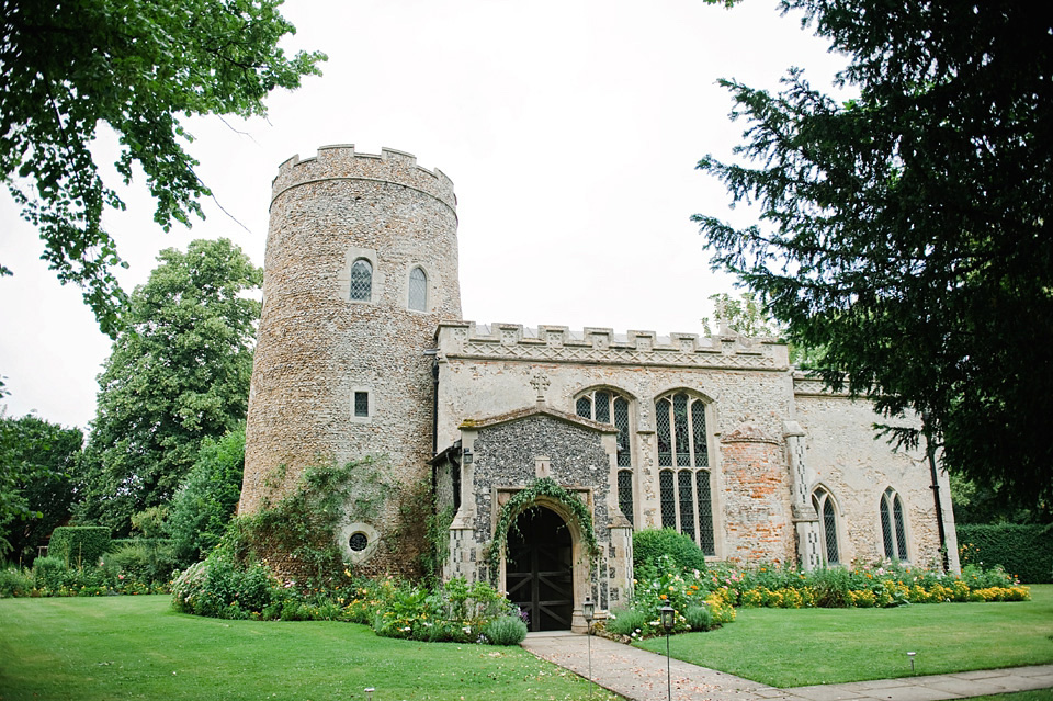 ensglish rose, pastel colour wedding, hendon hall wedding, country house wedding