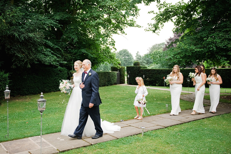 ensglish rose, pastel colour wedding, hendon hall wedding, country house wedding