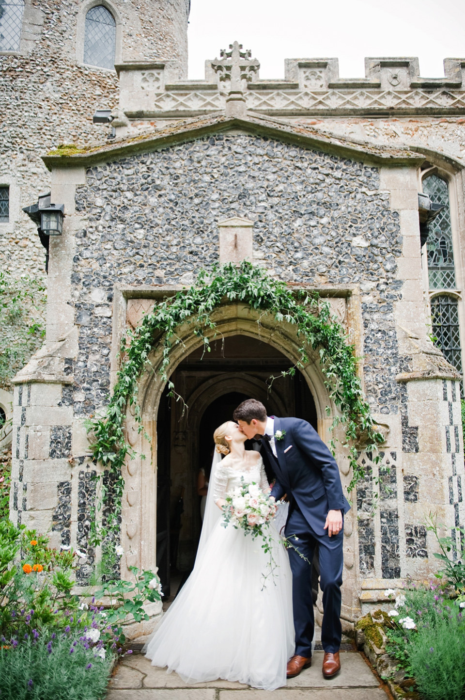 ensglish rose, pastel colour wedding, hendon hall wedding, country house wedding