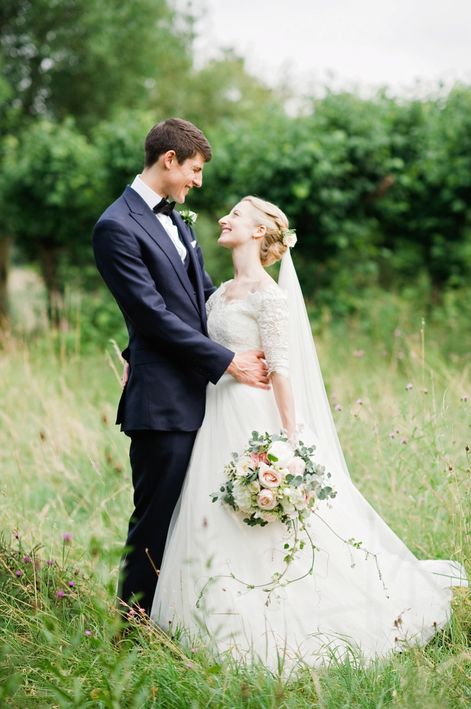 ensglish rose, pastel colour wedding, hendon hall wedding, country house wedding