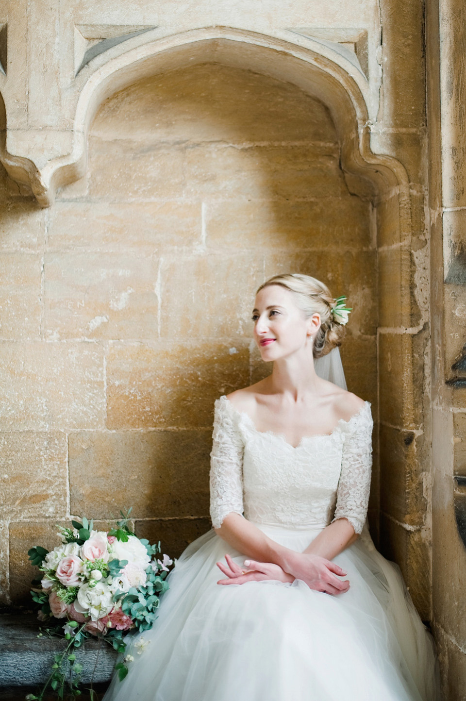 ensglish rose, pastel colour wedding, hendon hall wedding, country house wedding