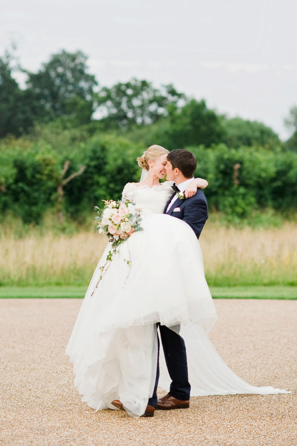 ensglish rose, pastel colour wedding, hendon hall wedding, country house wedding