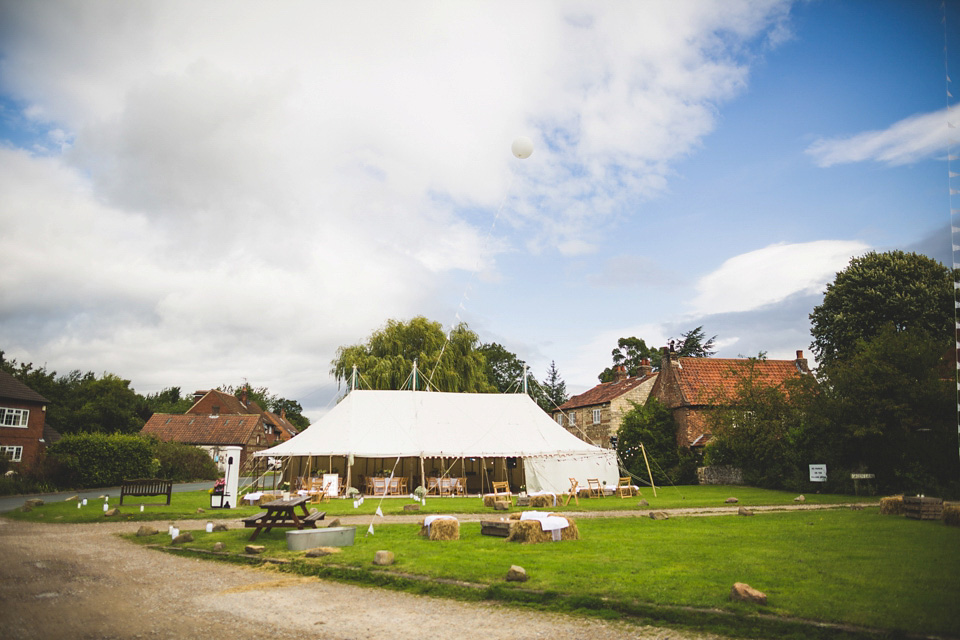 bridal separates, beaded top, country pub wedding, photography 34