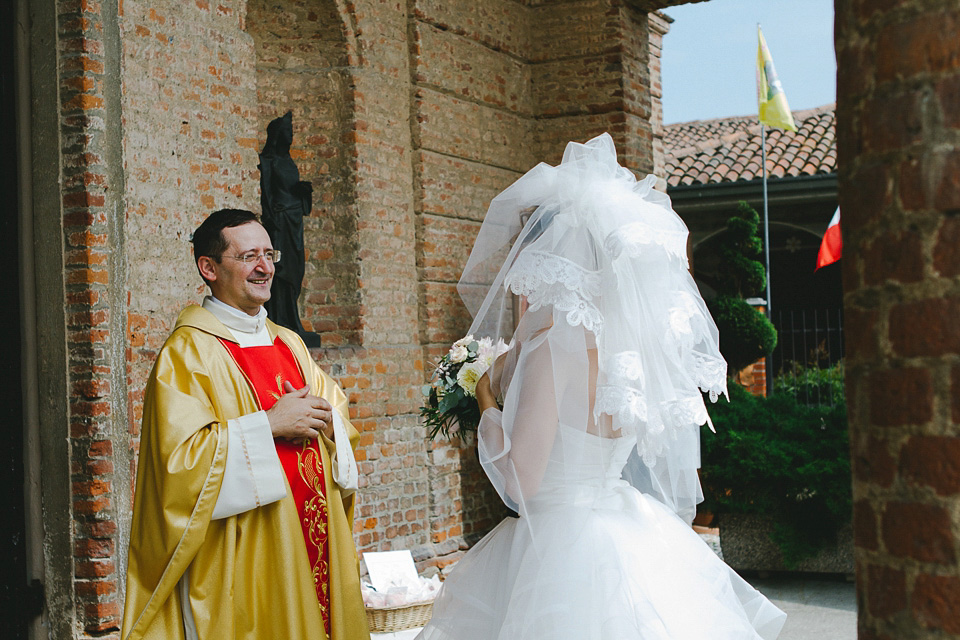 bride in glasses, weddings in italy, igloo photography