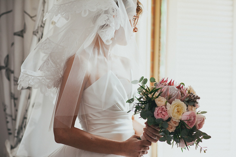 bride in glasses, weddings in italy, igloo photography