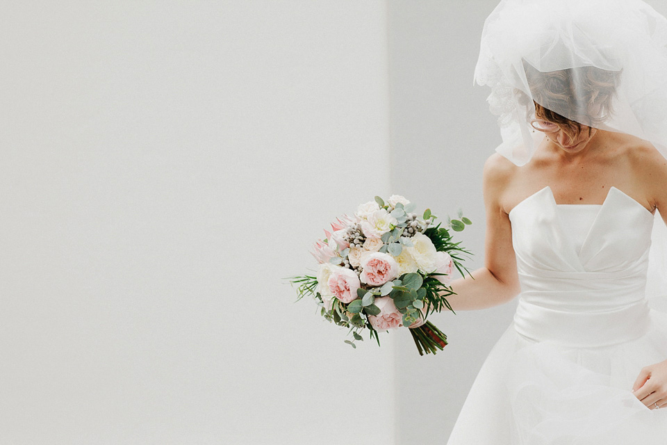 bride in glasses, weddings in italy, igloo photography