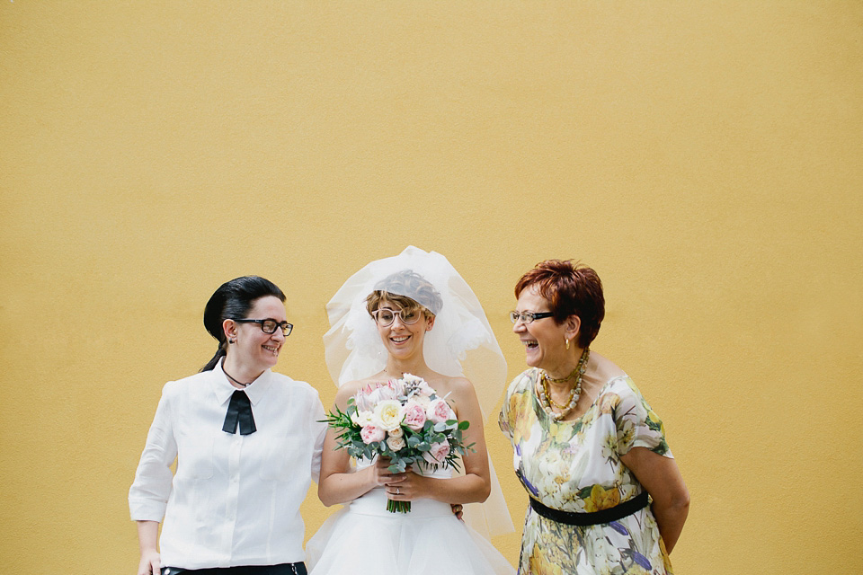 bride in glasses, weddings in italy, igloo photography