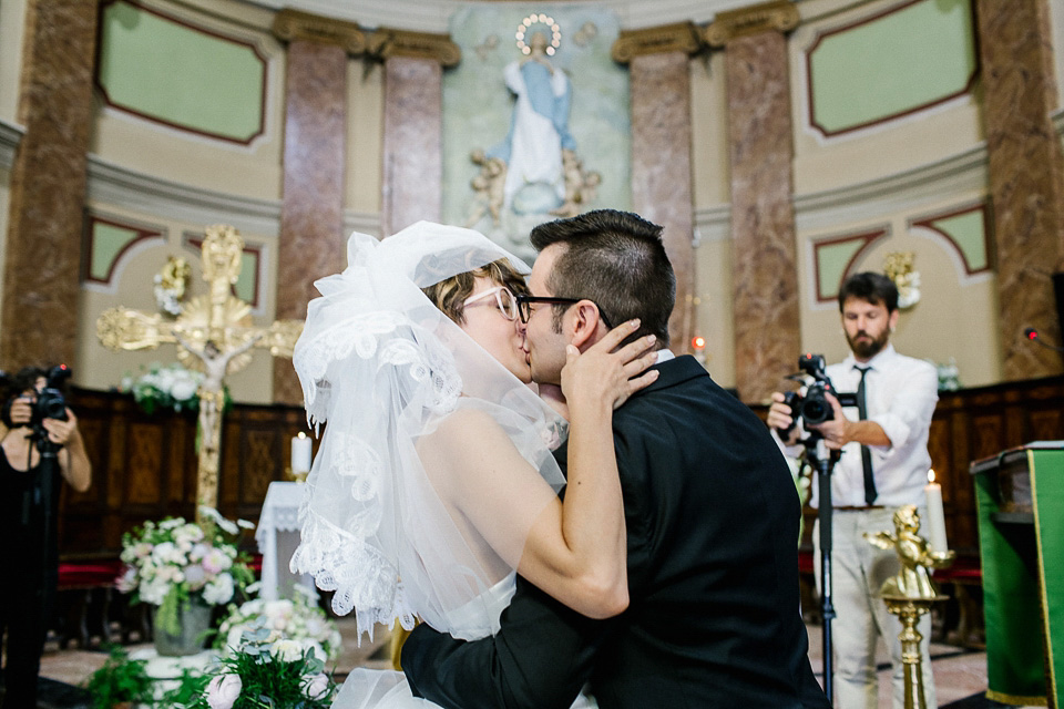 bride in glasses, weddings in italy, igloo photography