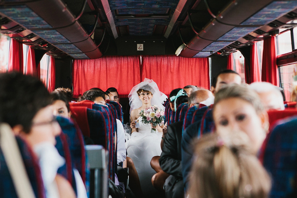 bride in glasses, weddings in italy, igloo photography