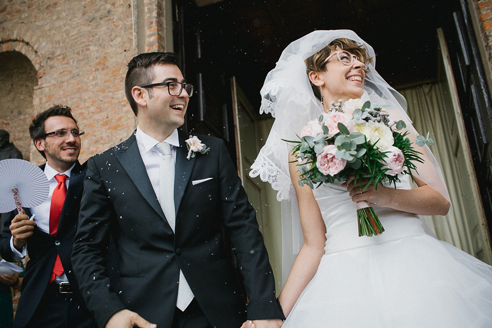 bride in glasses, weddings in italy, igloo photography