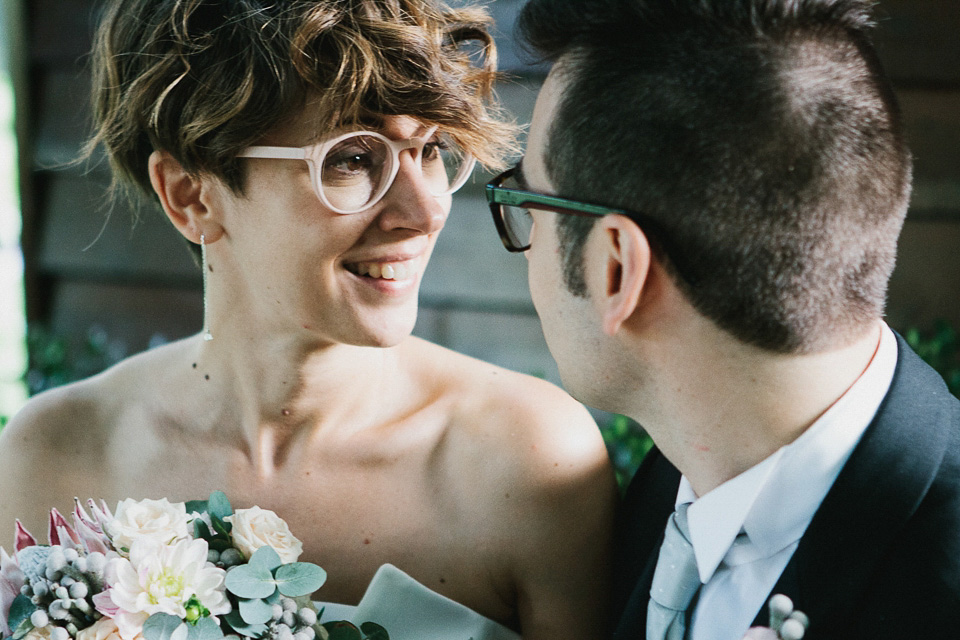 bride in glasses, weddings in italy, igloo photography