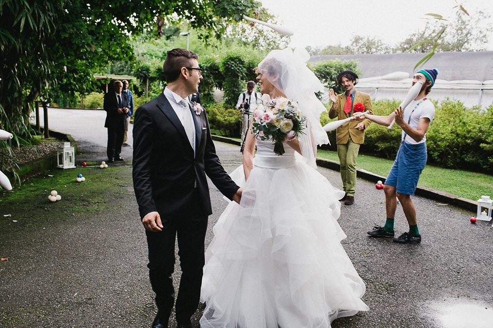 bride in glasses, weddings in italy, igloo photography