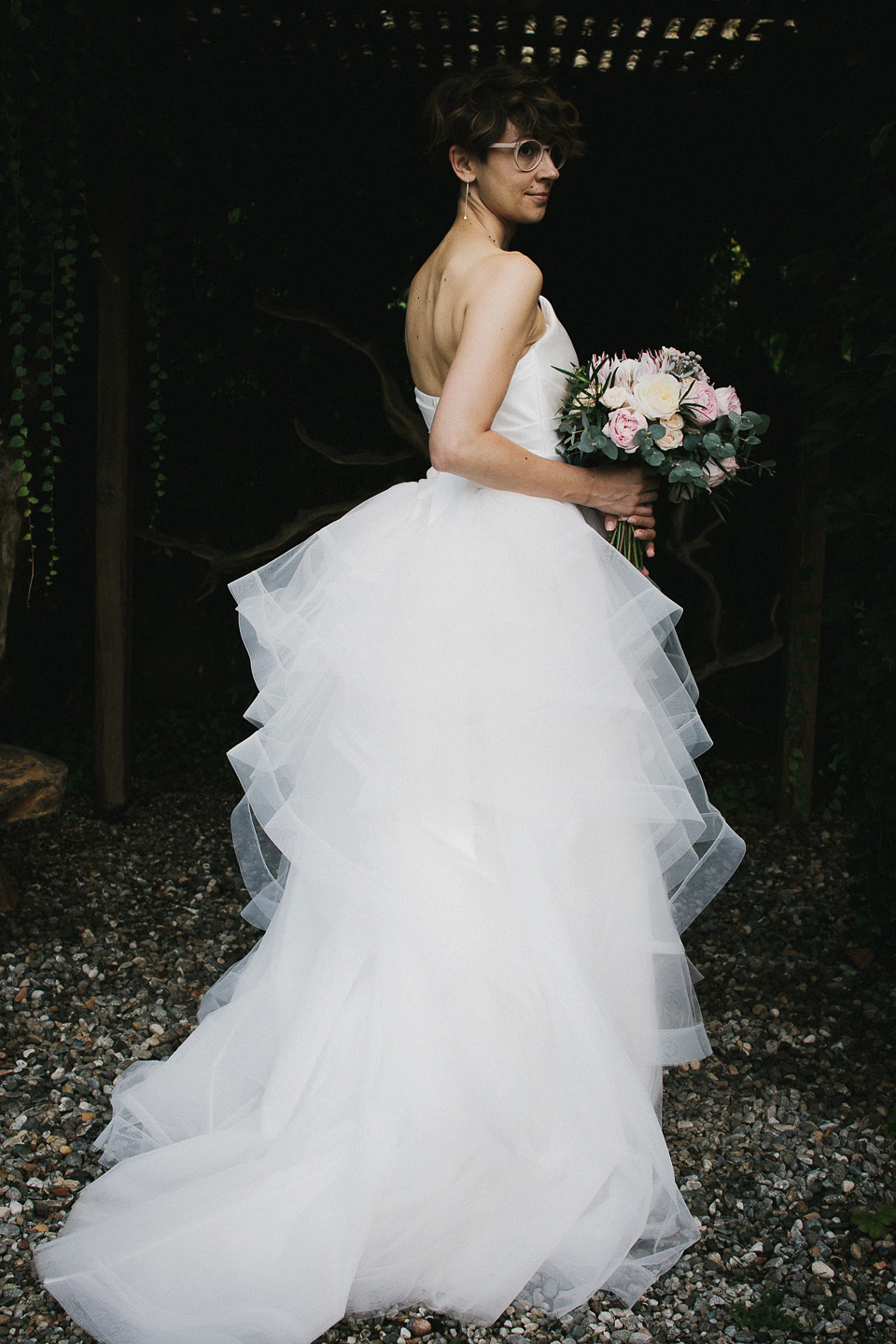 bride in glasses, weddings in italy, igloo photography