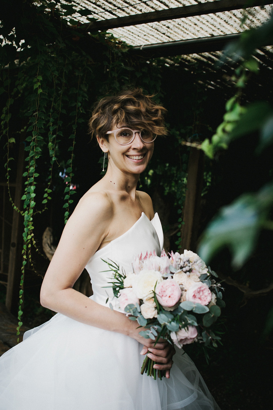 bride in glasses, weddings in italy, igloo photography