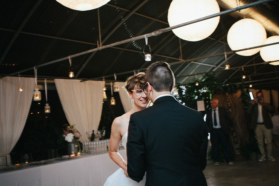 bride in glasses, weddings in italy, igloo photography