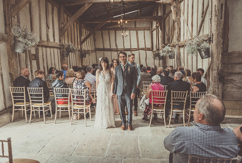 rustic barn wedding, autumn wedding, terry fox wedding dress, michelle lindsell photography