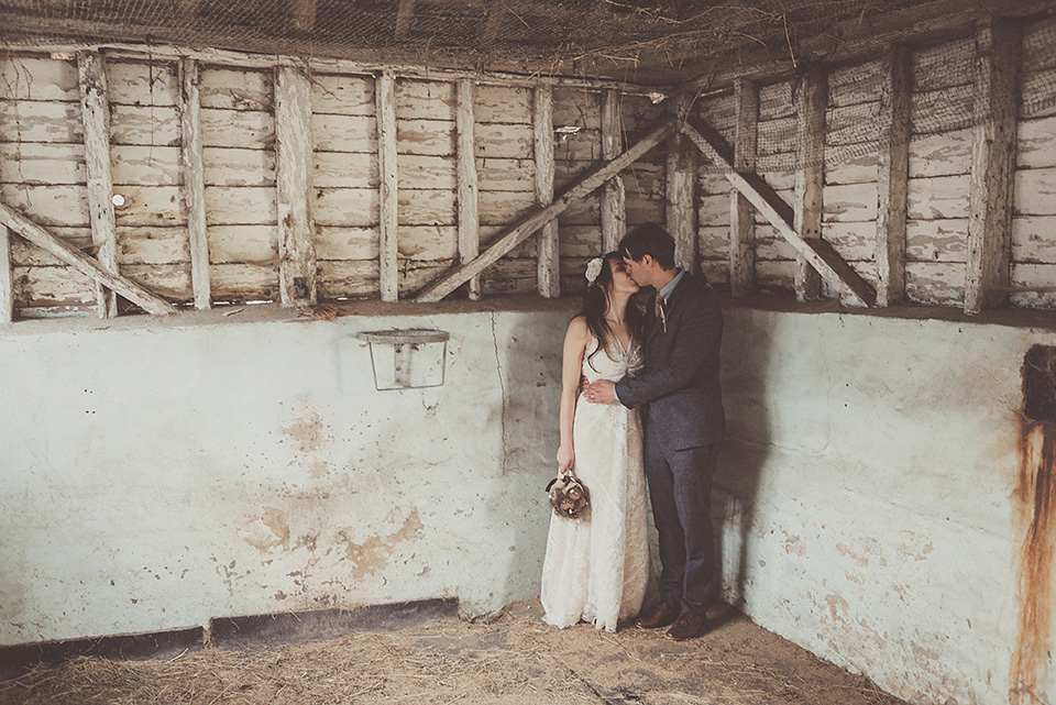 rustic barn wedding, autumn wedding, terry fox wedding dress, michelle lindsell photography