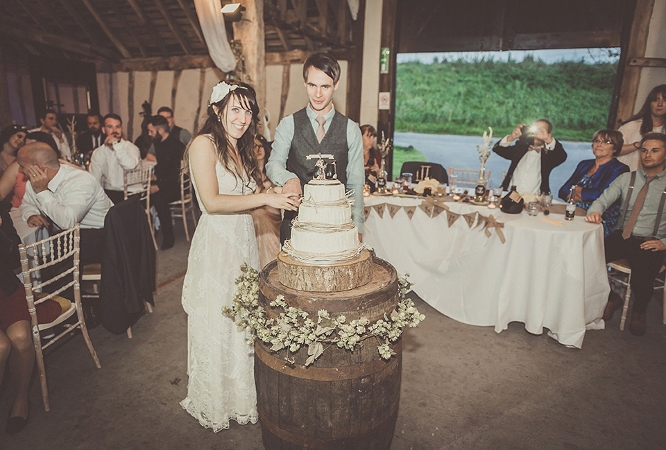 rustic barn wedding, autumn wedding, terry fox wedding dress, michelle lindsell photography