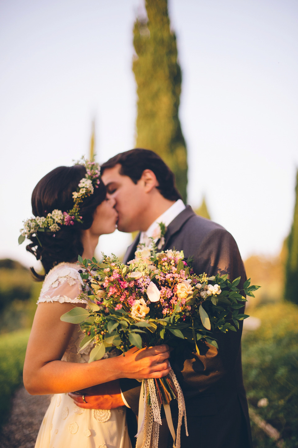 rustic italian wedding, tuscany wedding, temerpely london wedding dress, leila scarfiotti photography