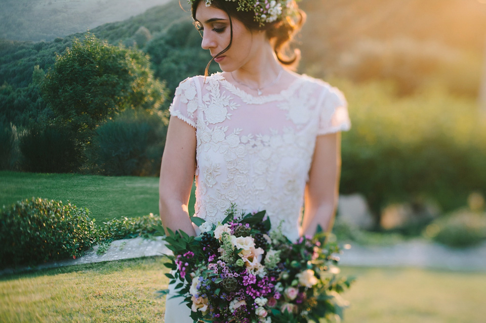 rustic italian wedding, tuscany wedding, temerpely london wedding dress, leila scarfiotti photography