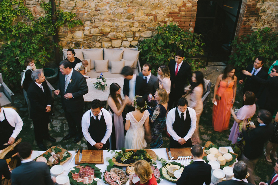 rustic italian wedding, tuscany wedding, temerpely london wedding dress, leila scarfiotti photography