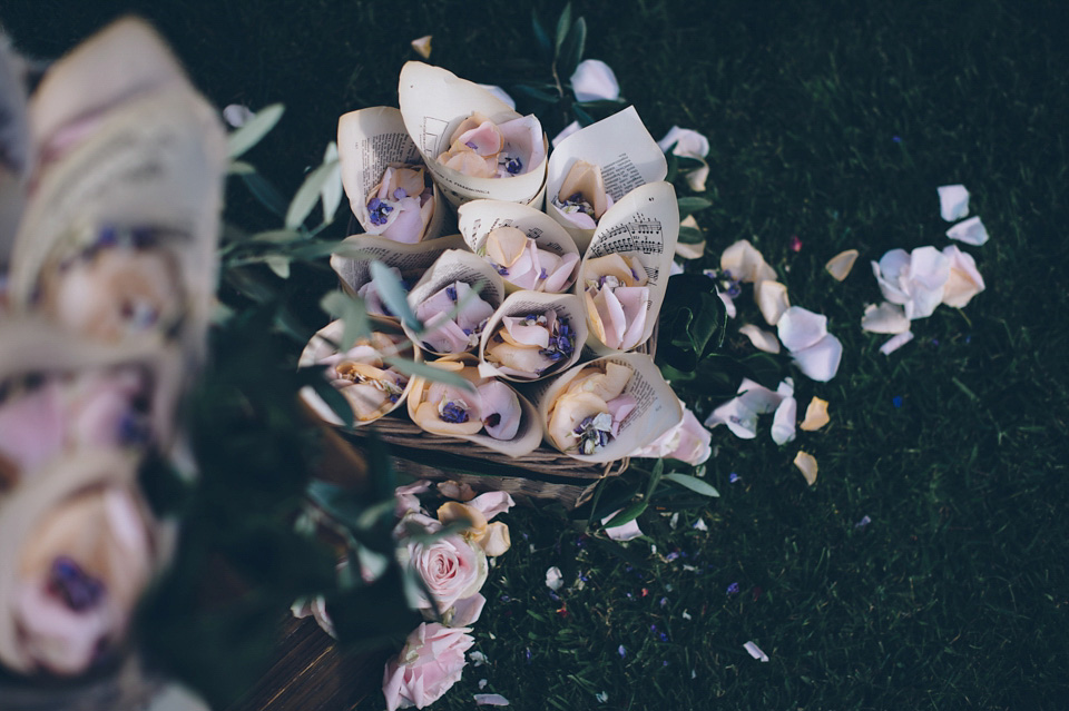 rustic italian wedding, tuscany wedding, temerpely london wedding dress, leila scarfiotti photography