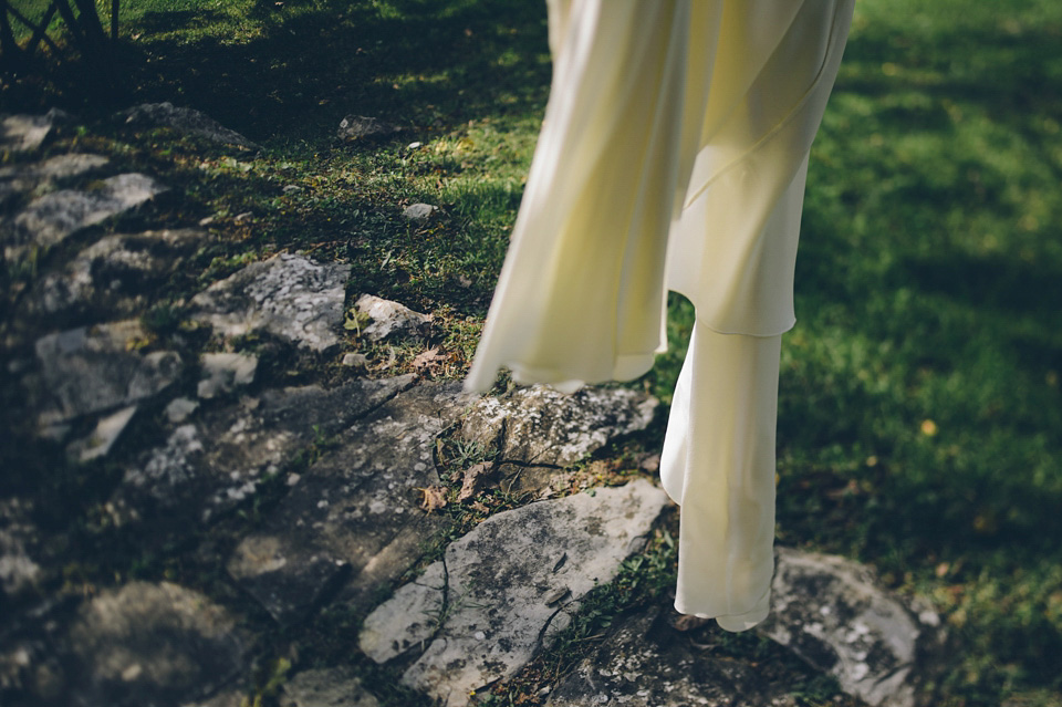 rustic italian wedding, tuscany wedding, temerpely london wedding dress, leila scarfiotti photography