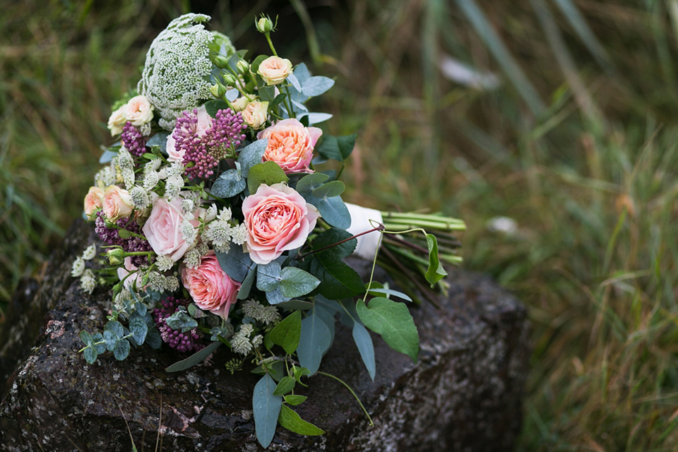 i heart flowers, scottish beach wedding, scottish wedding flowers, lauren mcglynn photography