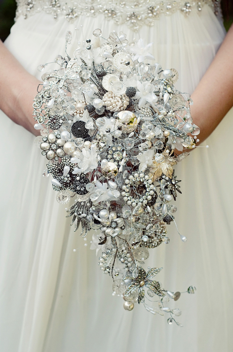 debbie carlisle, bridal accessories, brooch bouquets, vintage brooch bouquets